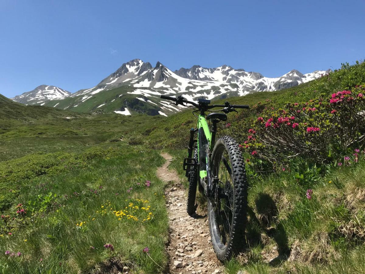 Sust Lodge Am Gotthard Hospental Luaran gambar